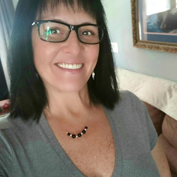 Meet your Posher, Debbie - Picture 8 of 12